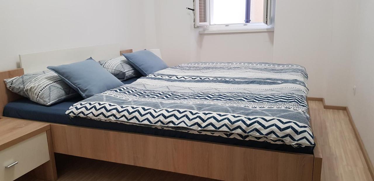 Appartement Tincha à Piran Extérieur photo